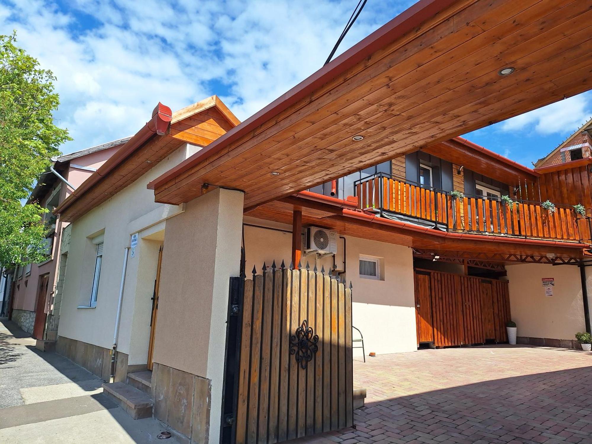Varfal Apartman II Eger Exteriör bild