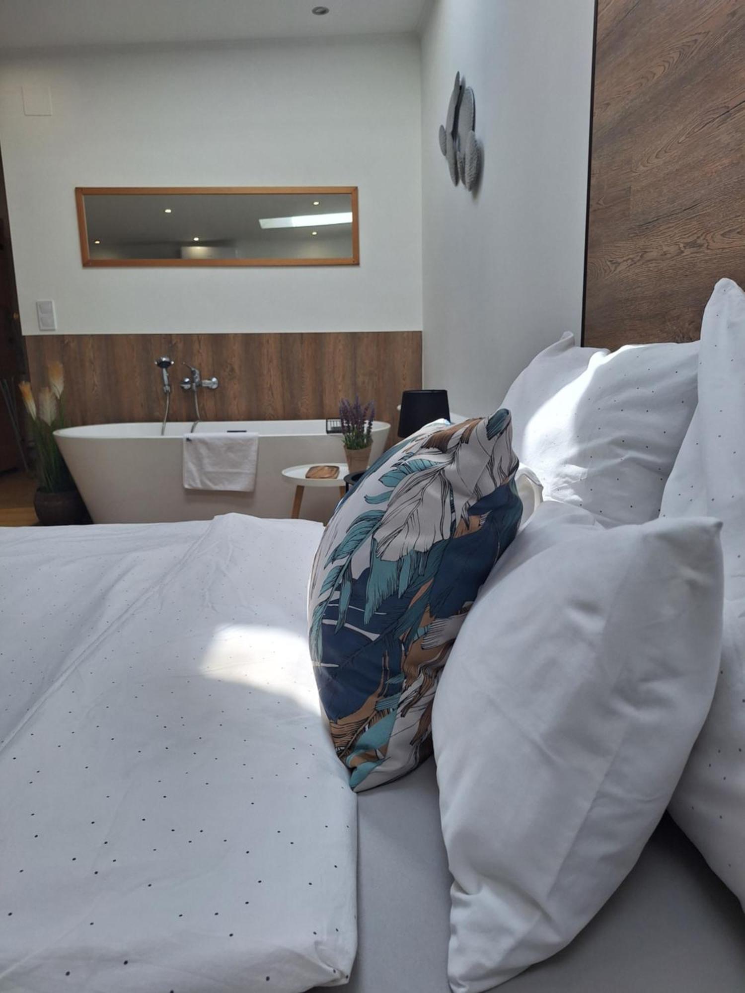 Varfal Apartman II Eger Rum bild